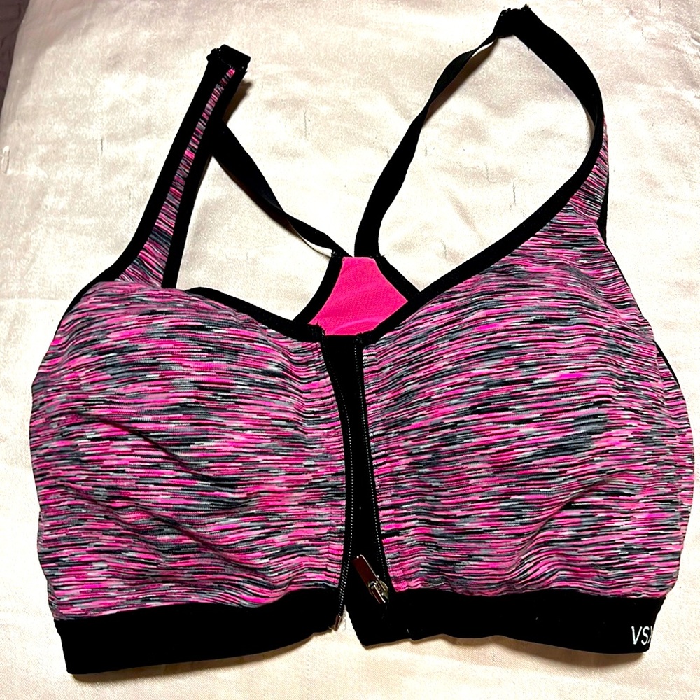 36C Victoria’s Secret Knockout Sports Bra excellent condition. Clean no flaws